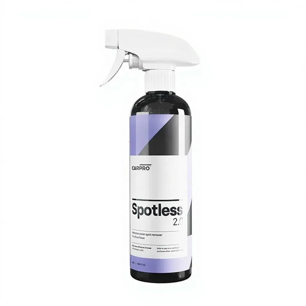Spotless 2.0 Water Spot & Mineral Remover supprime les taches d'eau et décompose chimiquement les dépôts minéraux qui s'accrochent à votre carrosserie.